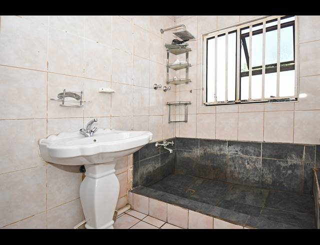 9 BEDROOM HOUSE FOR SALE IN MAYFAIR